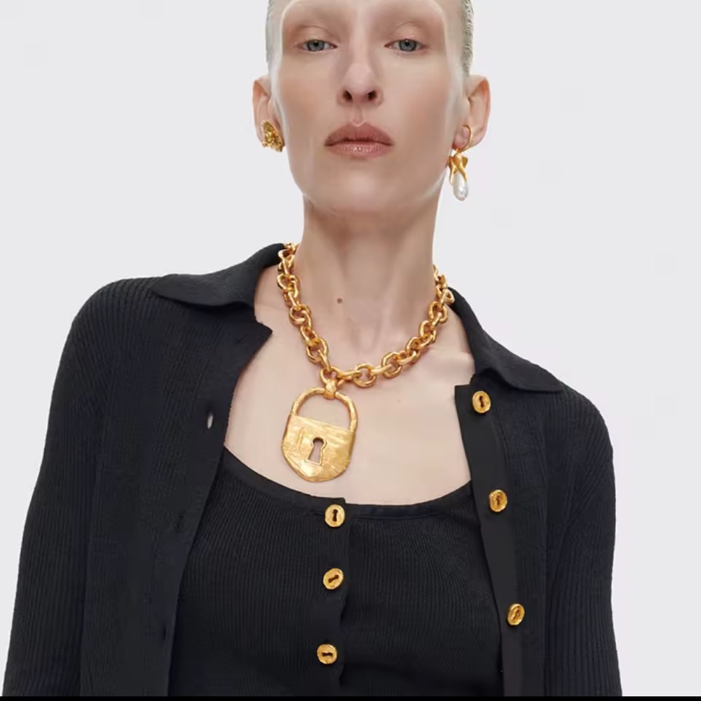 Fashion statement lock pendant necklace - Picture 14 of 17